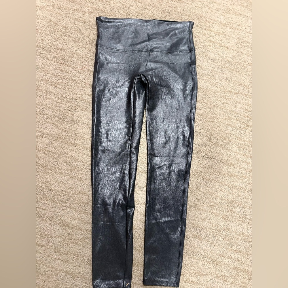 SPANX Faux Leather Pebbled Leggings Pebble Grey High Waisted Size L - Picture 3 of 6